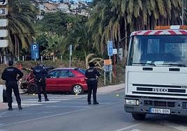 Colisión entre un coche y una moto en Xàbia, con dos jóvenes heridos de gravedad.