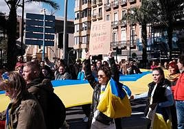 Marcha del segundo aniversario de la Guerra de Ucrania celebrada en Alicante.