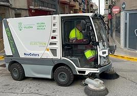 Nueva barredora mecánica para limpiar las calles de Villena.
