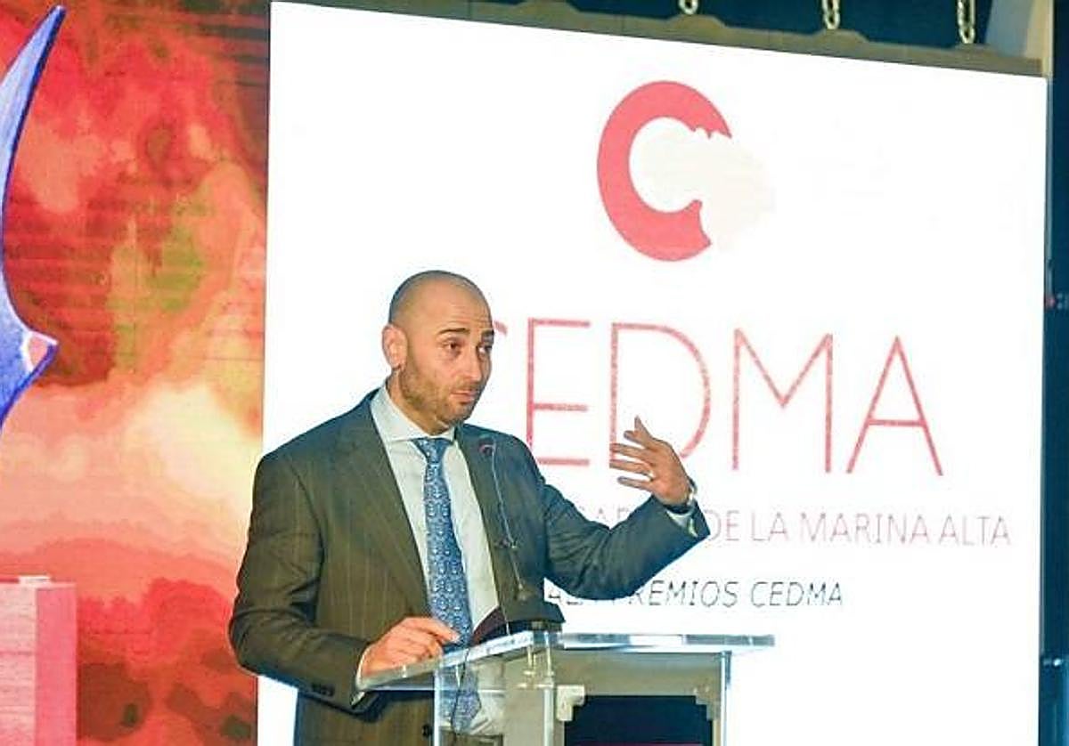 «Tenemos que diversificarnos sin desatender ni un milímetro al turismo»