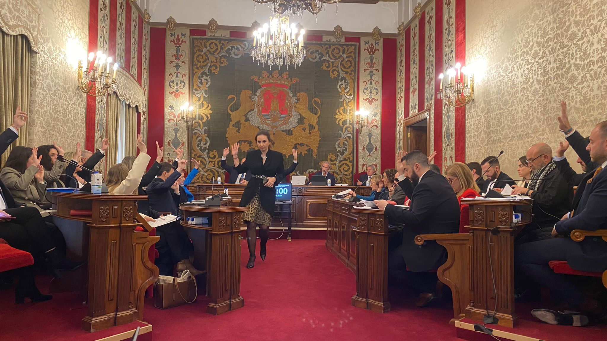 Votación en el pleno de febrero del Ayuntamiento de Alicante.