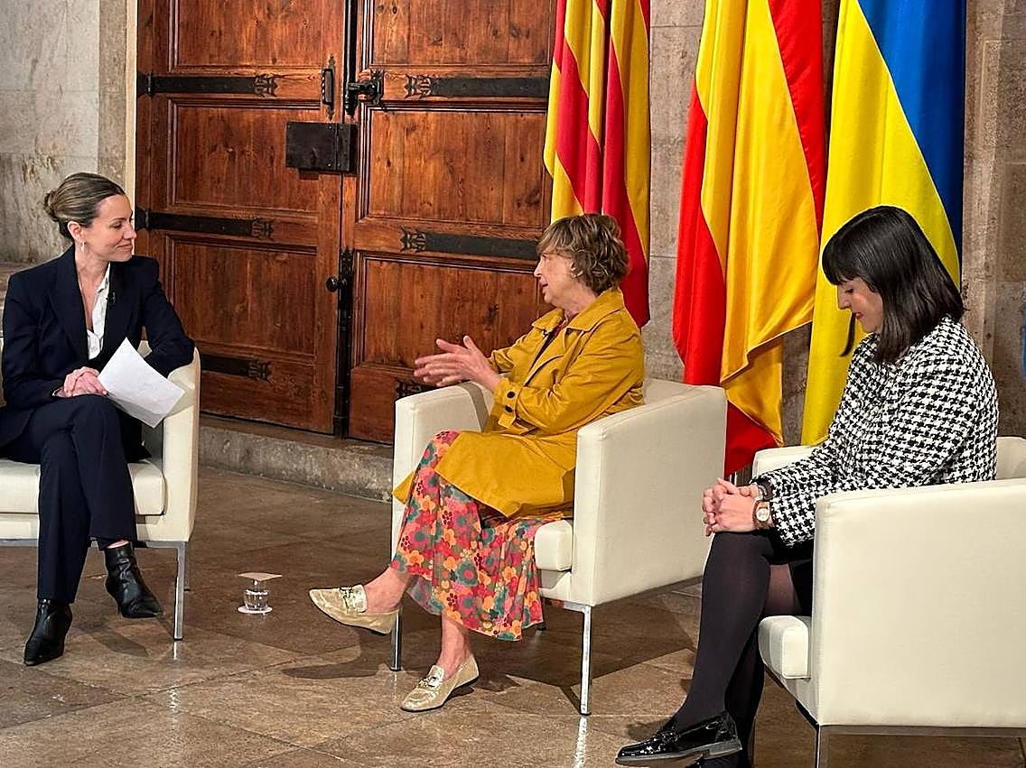 Imagen secundaria 1 - Varios momento del acto del Día de la Empresa celebrado en el Palau. 