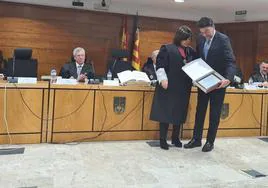 Barcala ha recibido un diploma que le reconoce como colegiado de honor.