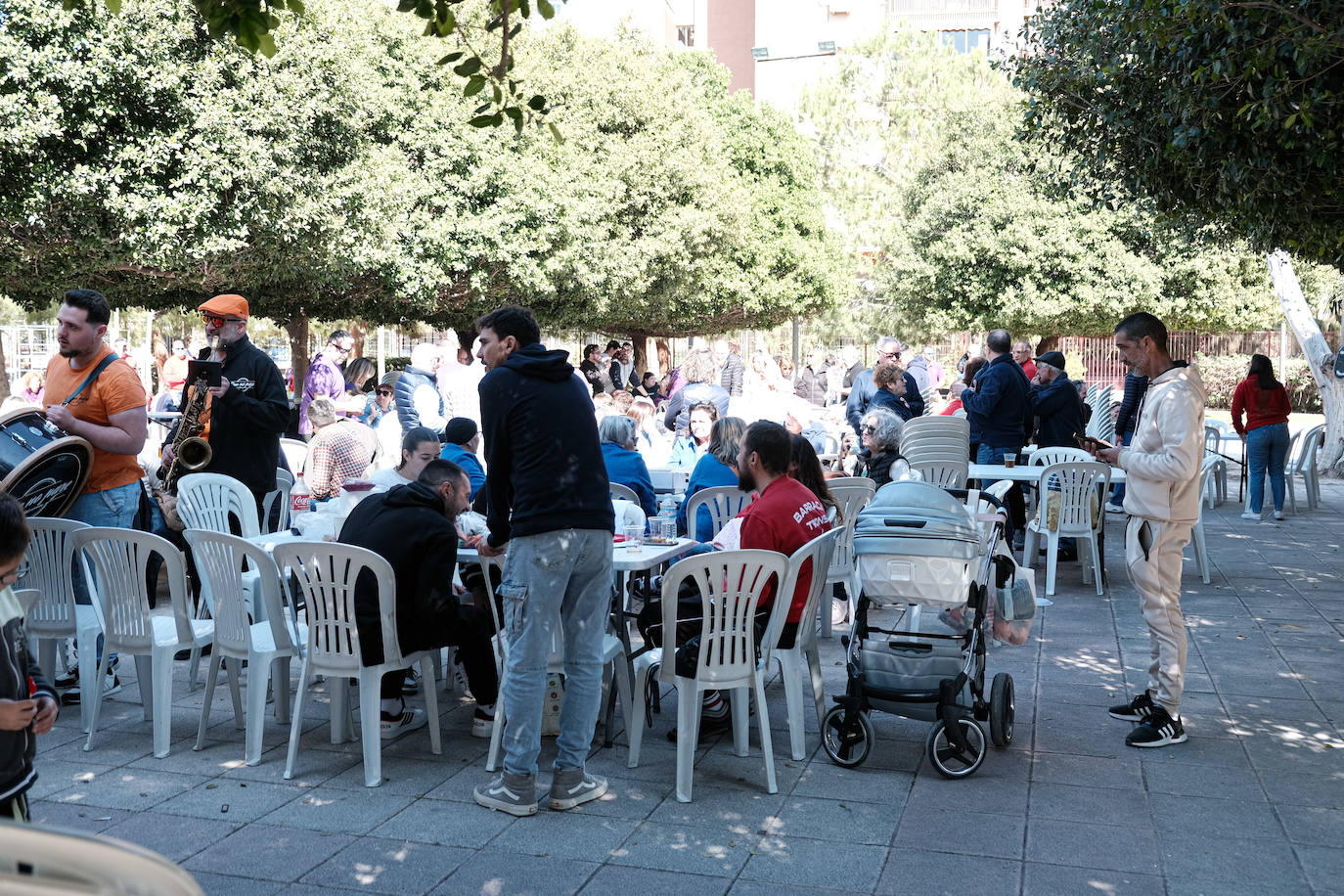 Cerca de 500 barraquers celebran su primer gran día