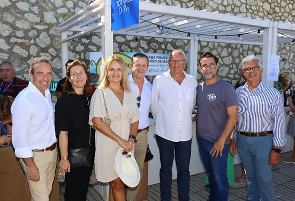 La consellera Nuria Montes junto a miembros de la directiva de Atevap y autoridades de Dénia durante la celebración del último Dna* Festival.