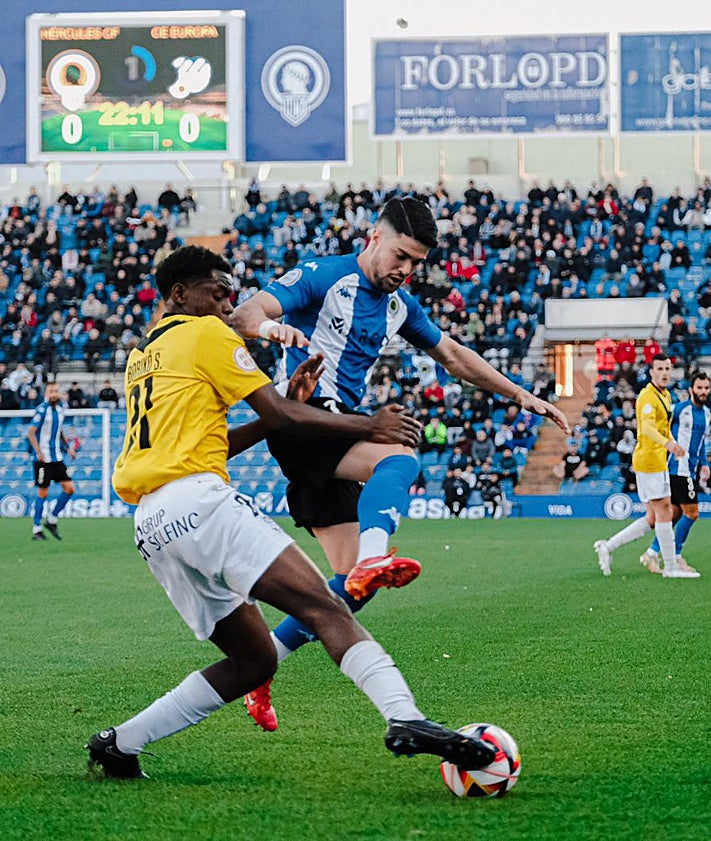 Imagen secundaria 2 - Imágenes del encuentro disputado esta tarde en el estadio Rico Pérez ante 7.250 espectadores.