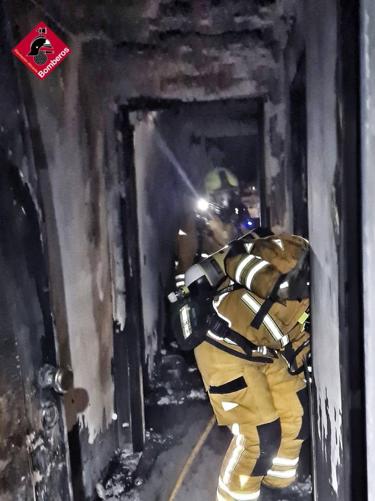 Las imágenes del incendio mortal en La Vila Joiosa