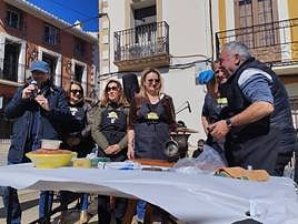 La consellera Nuria Montes, en el centro, junto a Ángel Vives y Cristina Sellés.