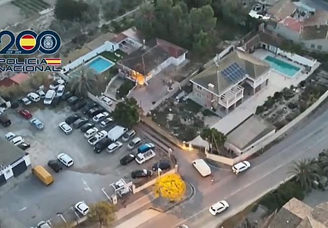 Vista aérea de los chalets donde las mujeres eran obligadas a prostituirse.