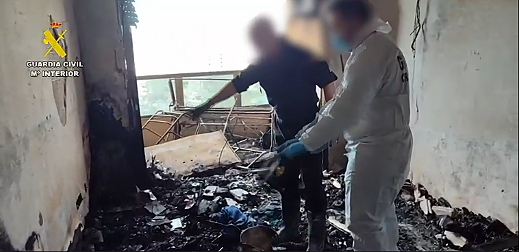 La vivienda donde se ha originado el fuego ha resultado completamente calcinada.