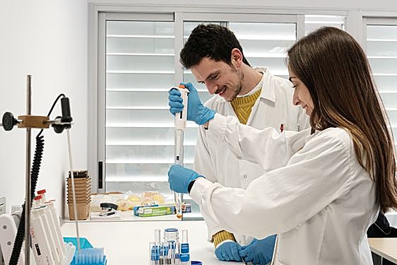 Luis y Pilar, dos de los fundadores de la Startup Oscillum.