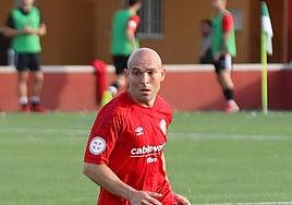 Luis Ortiz, en primer término, antes de un partido del Jove Español.