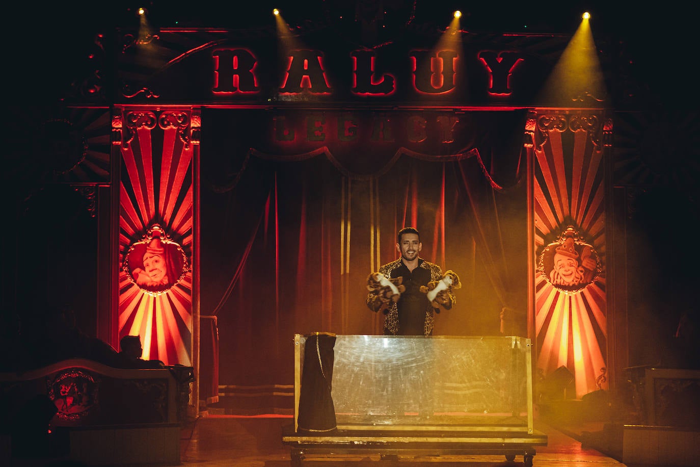 El Circo Raluy Legacy, un oasis de magia, riesgo y humor en Alicante