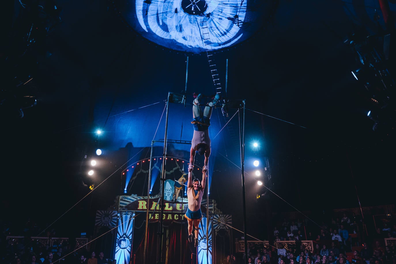 El Circo Raluy Legacy, un oasis de magia, riesgo y humor en Alicante
