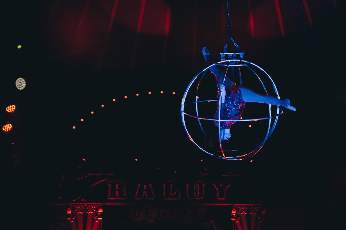 El Circo Raluy Legacy, un oasis de magia, riesgo y humor en Alicante
