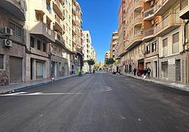 Una de las calles recién asfaltadas de Elche.