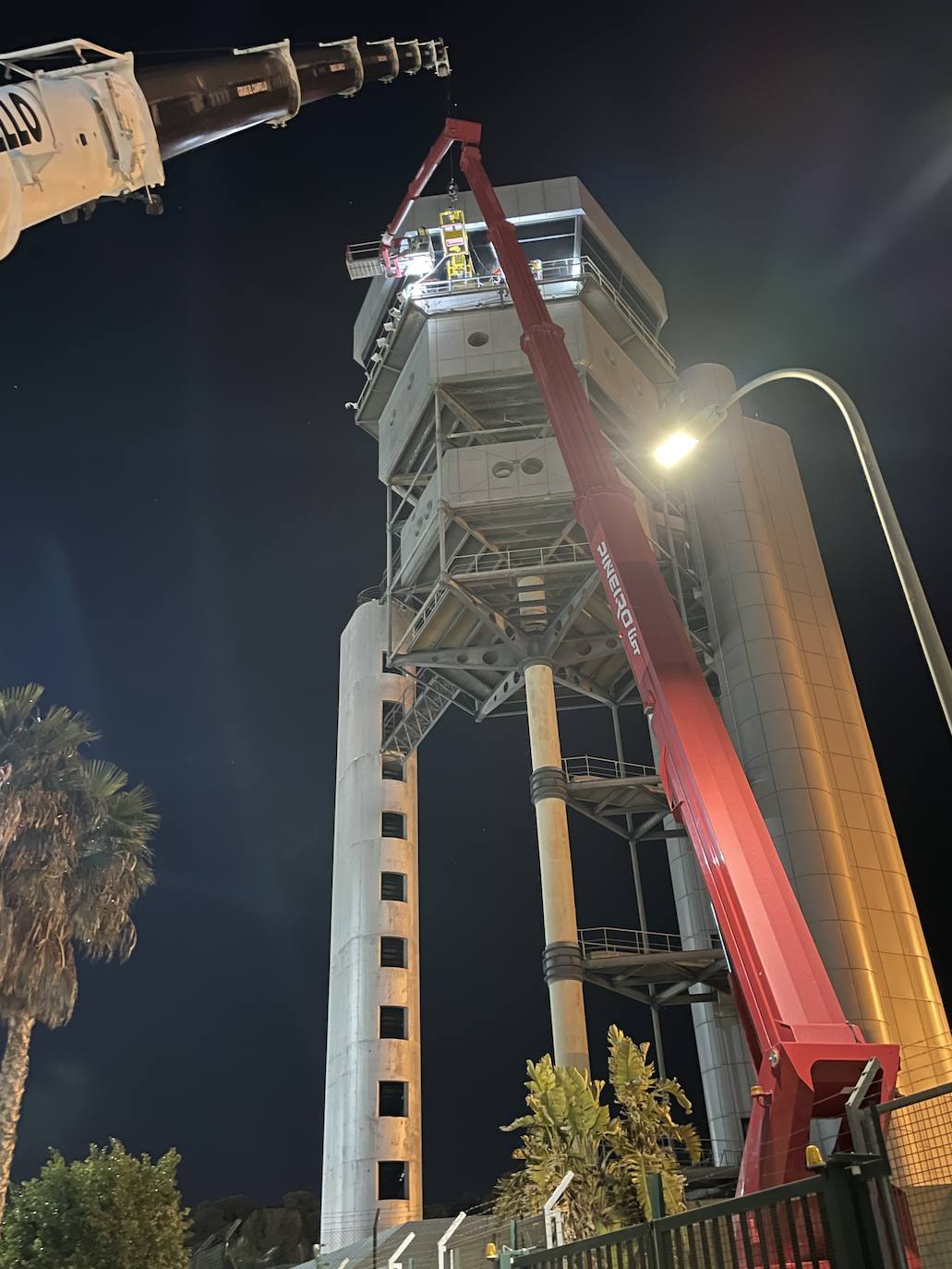 Cambio del cristal en la torre.