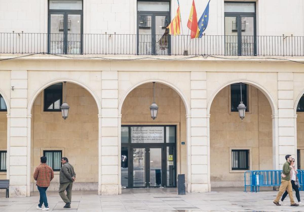 Fachada de la Audiencia Provincial de Alicante.