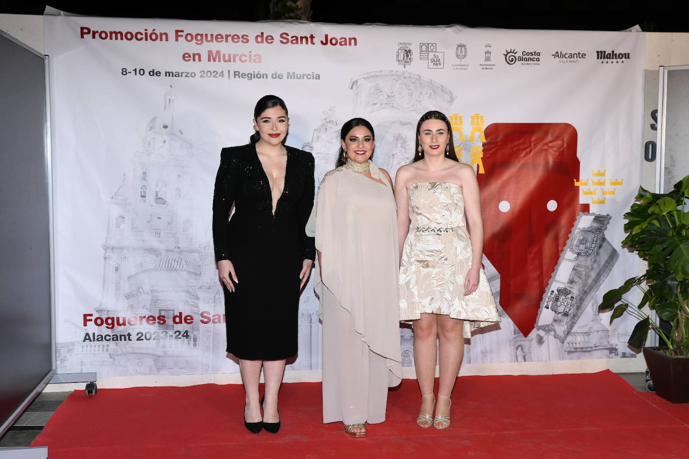 Todos los looks de las candidatas en la cena de gala en Murcia