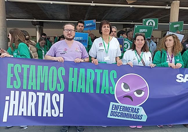 Las profesionales han mostrado una pancarta evidenciando su hartazgo.