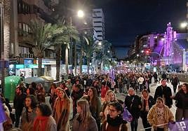 La manifestación del 8 de Marzo clama por la igualdad en Alicante
