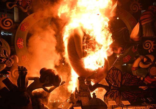 Cremà de las Hogueras de Alicante en Murcia.