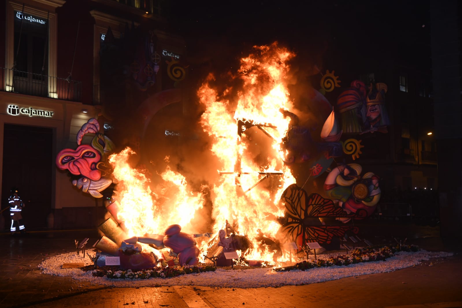 La cremà de las Hogueras de Alicante en Murcia, foto a foto