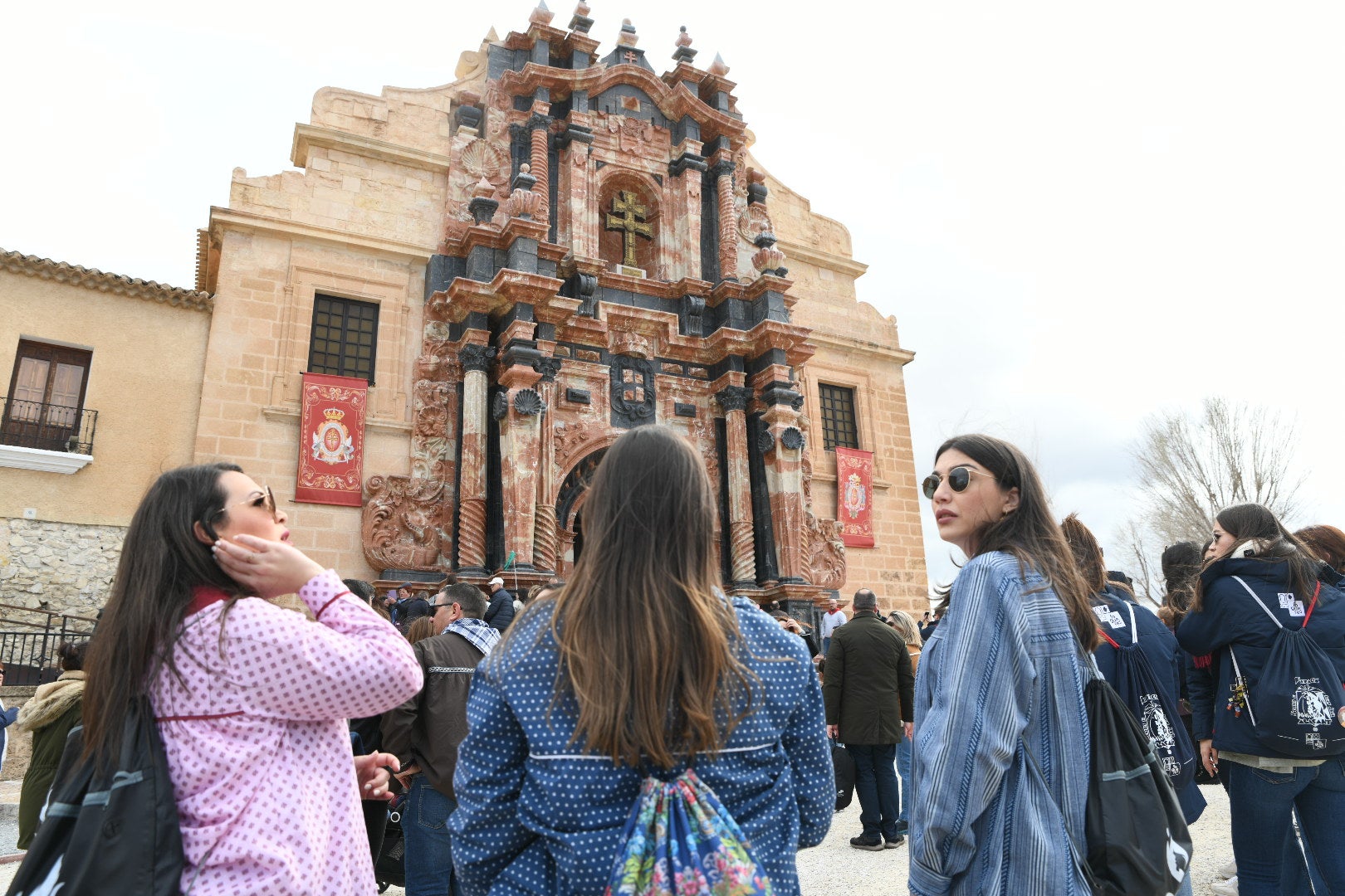 Las Hogueras de Alicante ponen fin a las convivencias con una misa en Caravaca de la Cruz