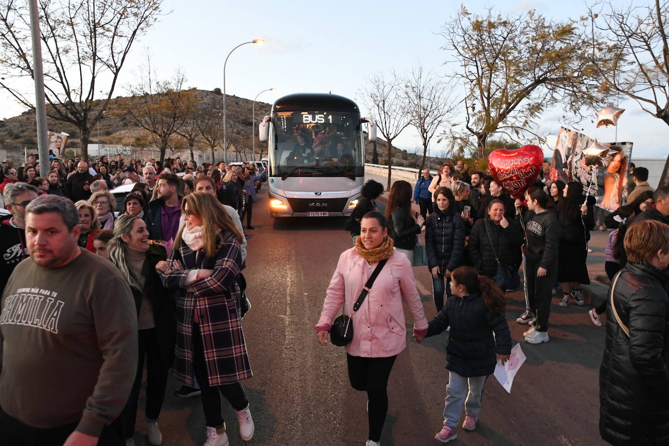 Así ha sido la llegada de las candidatas de las Hogueras de Alicante