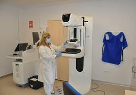 Imagen de archivo de un aparato para hacer mamografías.