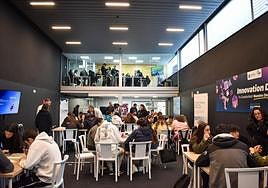 Los equipos de trabajo de estudiantes en el Innovation Day de Fempa.