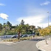 Un coche que iba marcha atrás atropella a una mujer en el Pau 1 de Alicante