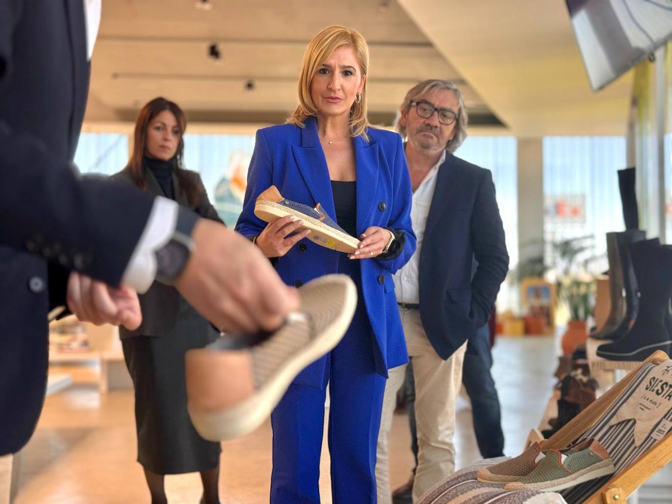 Salomé Pradas durante su visita a Elche Parque Empresarial.