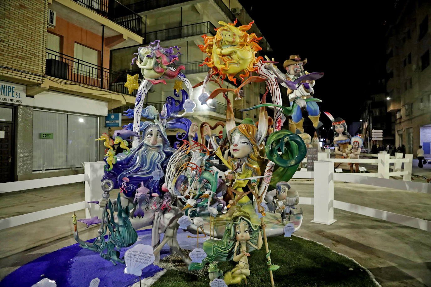 Las fallas de Dénia ya lucen con todo su esplendor