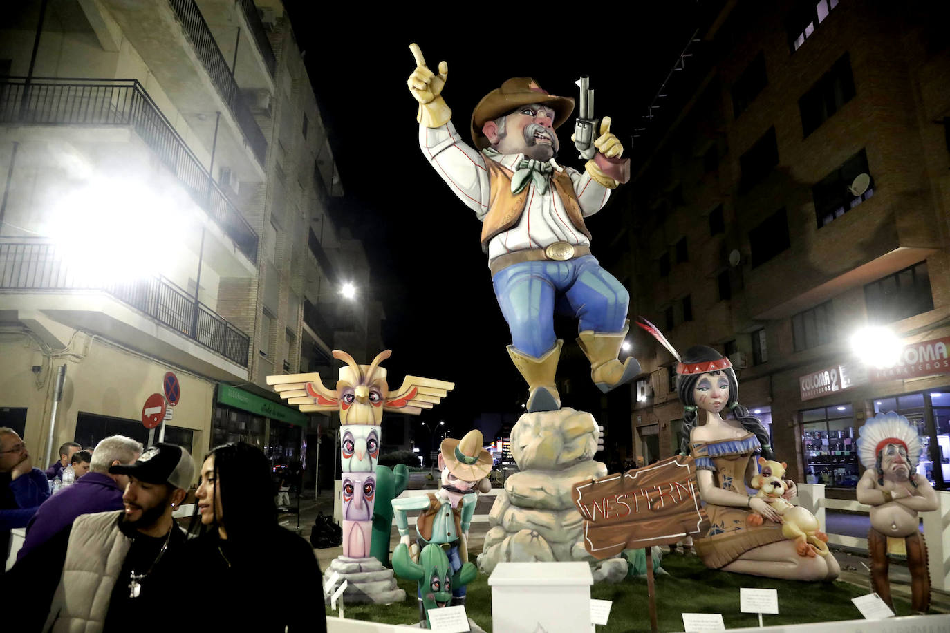 Las fallas de Dénia ya lucen con todo su esplendor