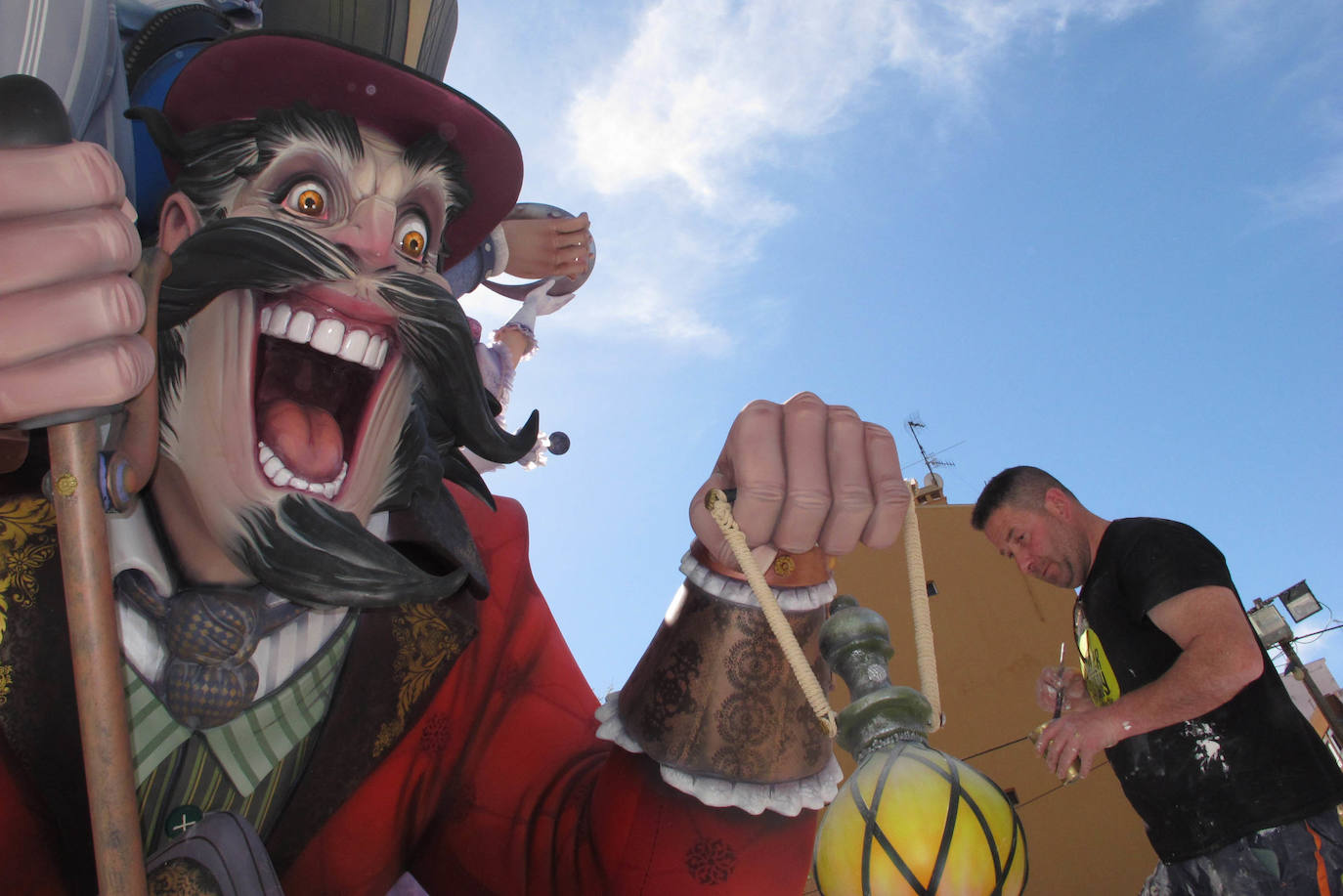 Las fallas de Dénia ya lucen con todo su esplendor