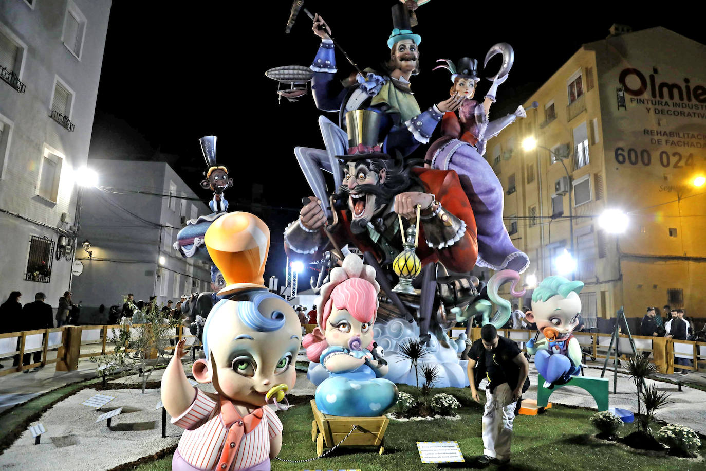 Las fallas de Dénia ya lucen con todo su esplendor