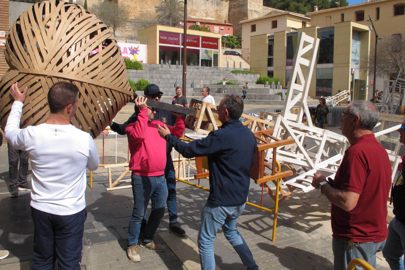 Las fallas de Dénia ya lucen con todo su esplendor
