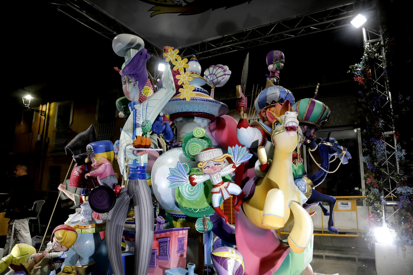 Las fallas de Dénia ya lucen con todo su esplendor