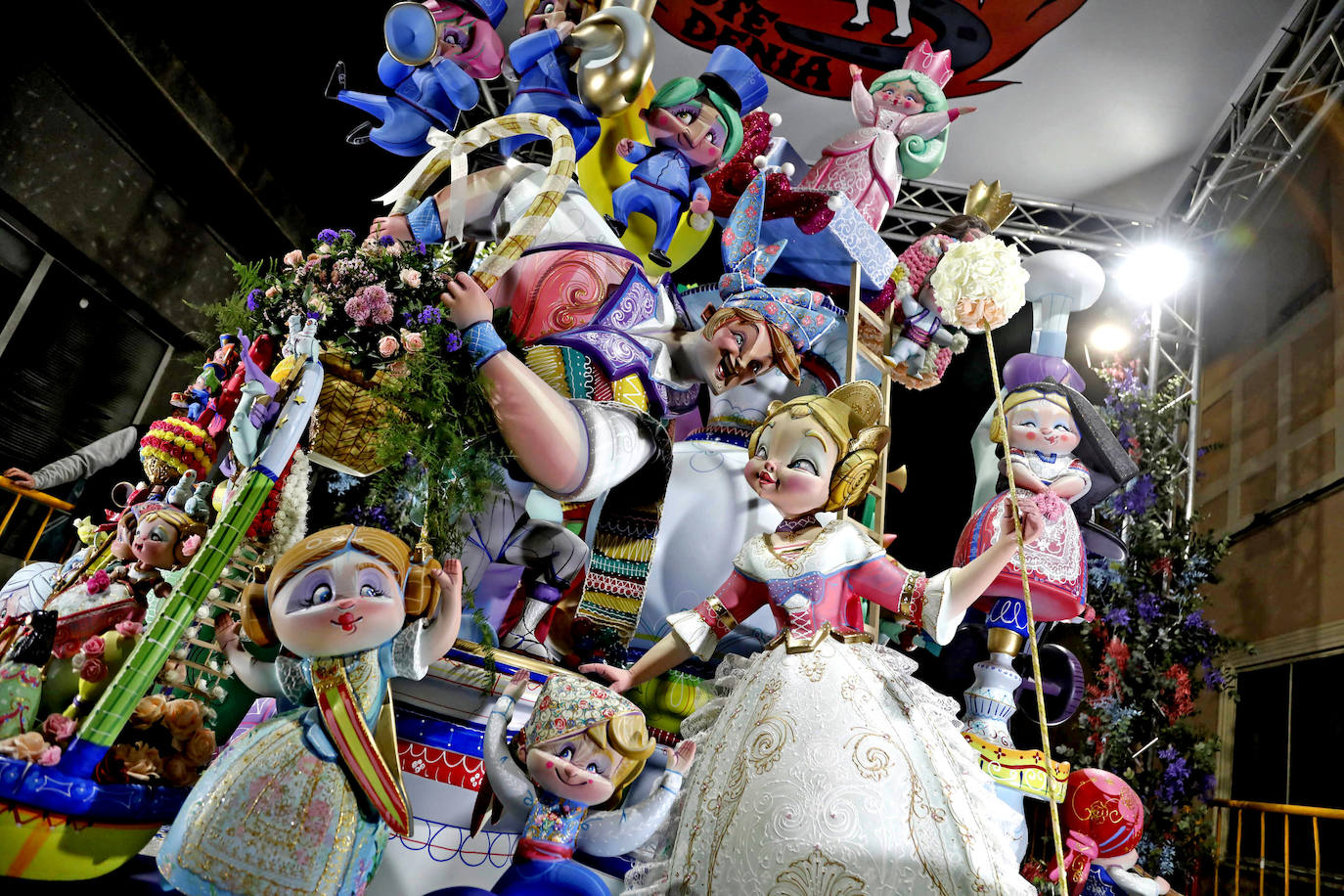Las fallas de Dénia ya lucen con todo su esplendor