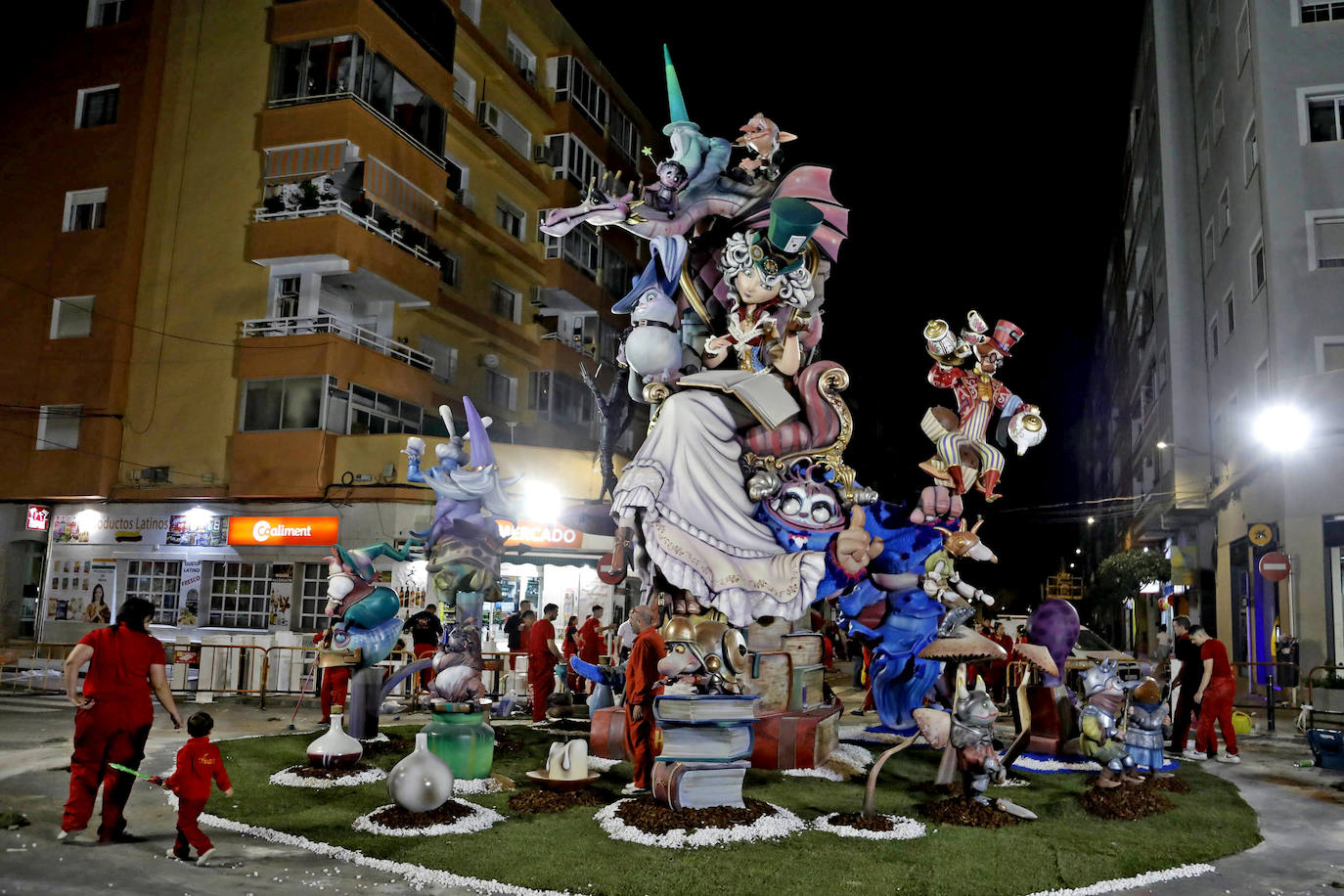 Las fallas de Dénia ya lucen con todo su esplendor
