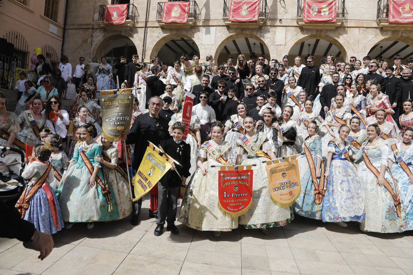 Así han vivido las fallas de Dénia la entrega de premios infantiles