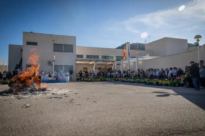 La cremà de las fallas del colegio de Hurchillo, en imagenes