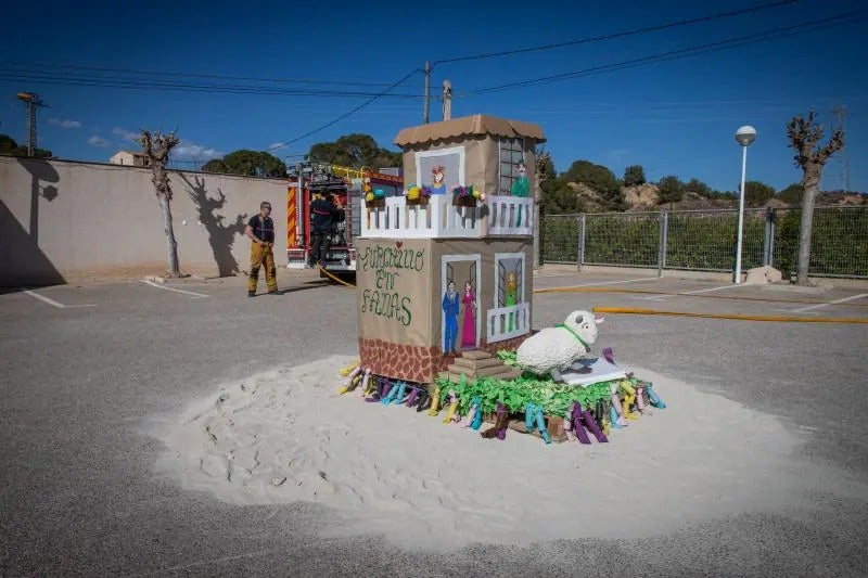 La cremà de las fallas del colegio de Hurchillo, en imagenes