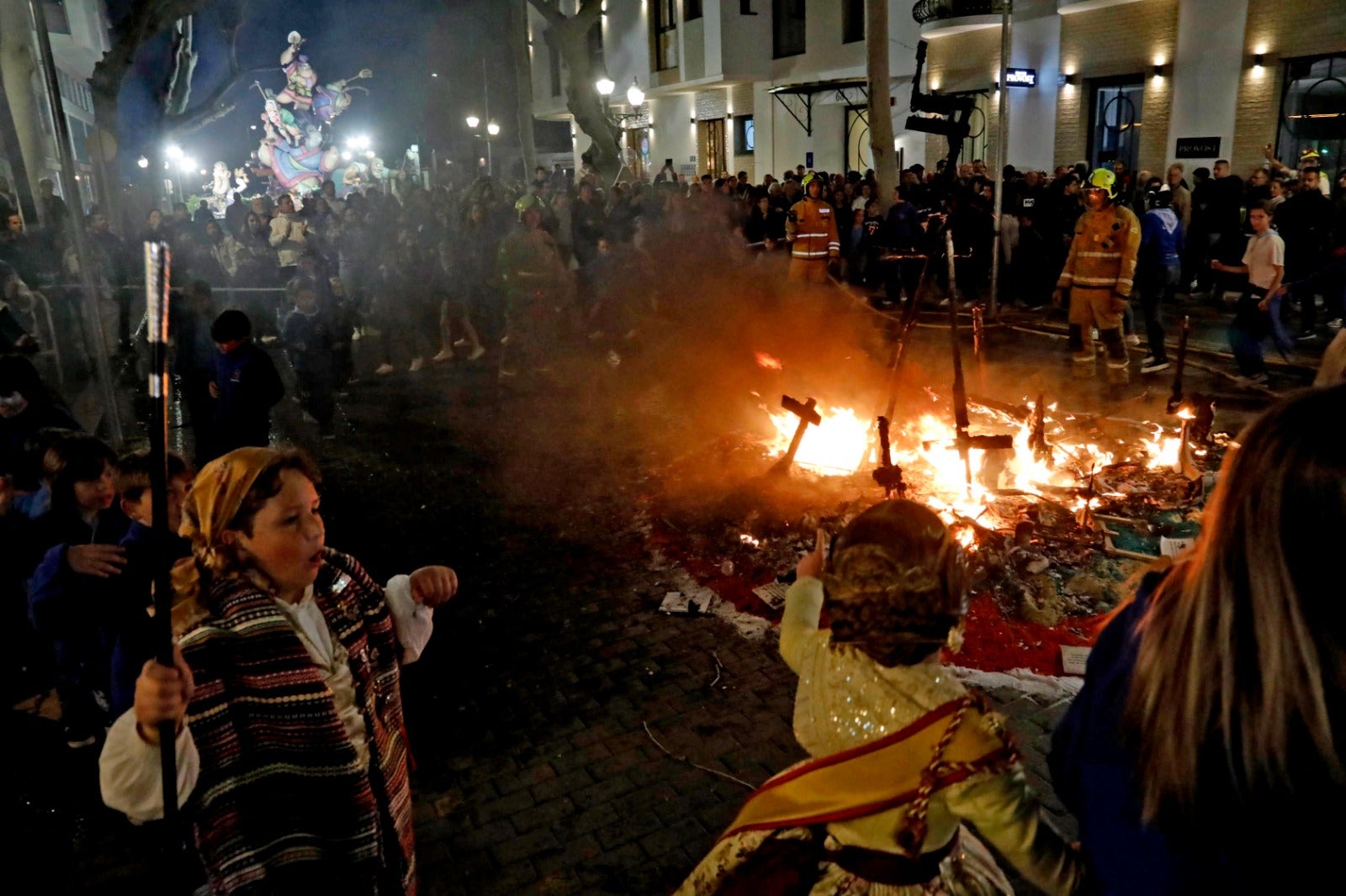 Dénia resplandece en la cremà de las Fallas