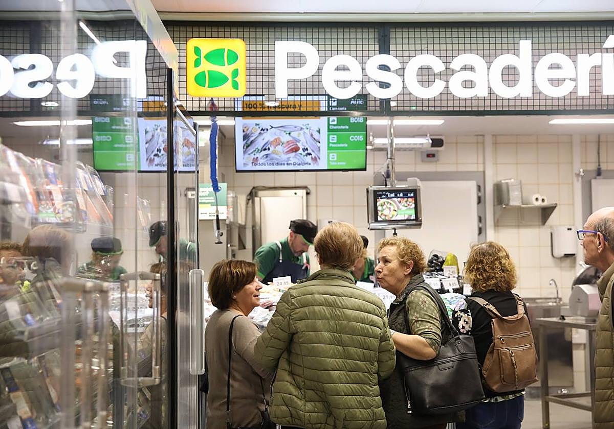 Sección de pescadería del supermercado.