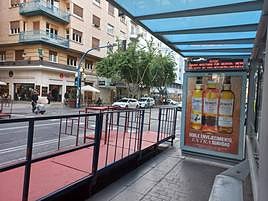 Las plataformas para la colocación de sillas ha supuesto el supresión de paradas en la Rambla de Alicante.