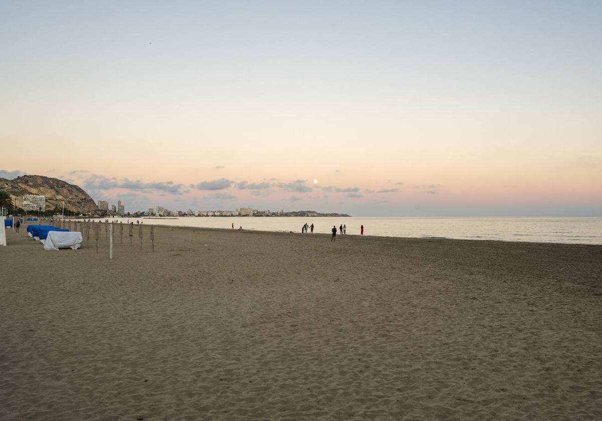 Playa del Postiguet de Alicante.