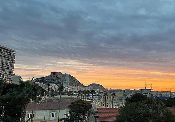 Las nubes llegarán a Alicante este domingo.