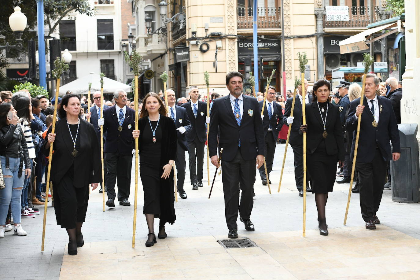 Palmas, ramas de olivo y los primeros pasos abren la carrera oficial de la Semana Santa alicantina